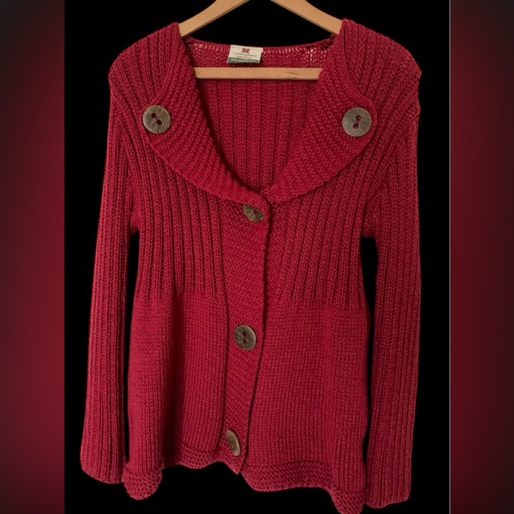 Irish wool sweater Carraigdonn M red marino wool wood buttons lapel collar - Picture 2 of 7